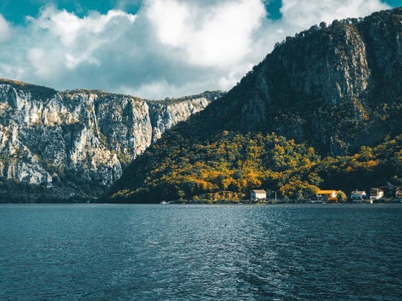 Kosovalı Baştanbaşa Balkan Turu Air Albania Havayolları İle Extra Turlar ve Akşam Yemekleri Dahil