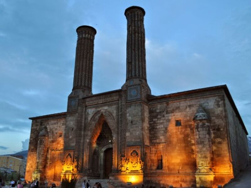 Ankara Hareketli Yataklı Turistik Doğu Ekspresi İle Erzincan Erzurum Kars Van Turu (yataklı Tren Gidiş Uçak Dönüş)