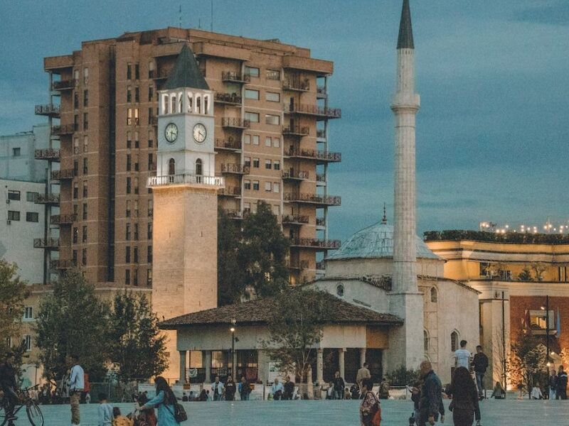 İzmir Çıkışlı Kosovalı Baştanbaşa Balkanlar Ajet ile Çevre Gezileri, Extra Turlar ve Akşam Yemekleri Dahil 